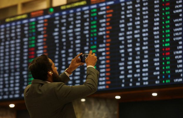 SFD Rollover Boosts Share Prices at Pakistan Stock Exchange