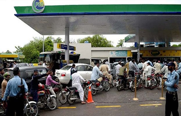 Sindh begins strict action against petrol pumps cheating customers on fuel quantity