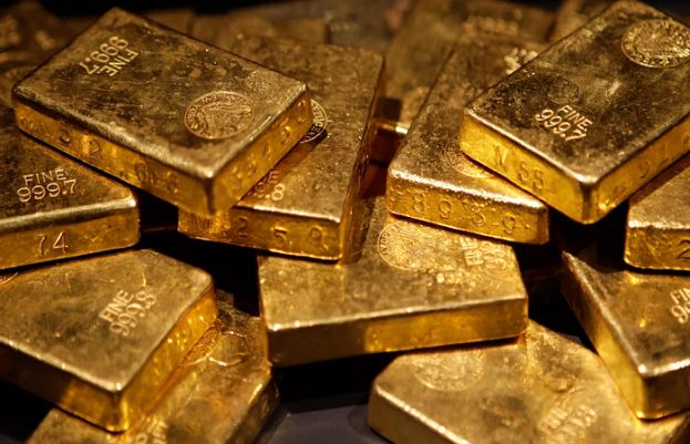Gold steadies near record high as trade war risks sour global sentiment