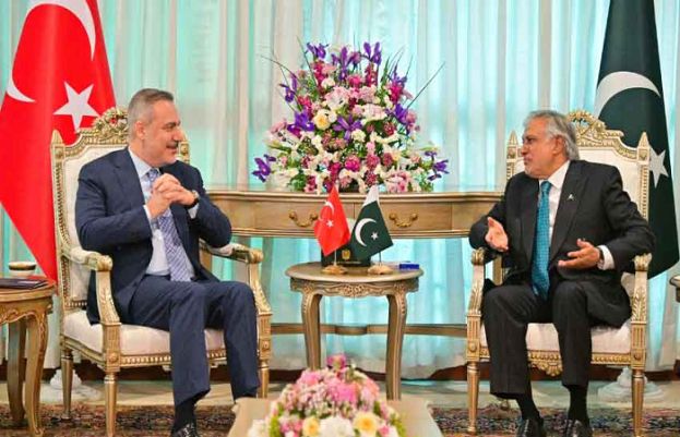 Dar, Turkish FM Reaffirm Resolve to Boost Strategic Partnership