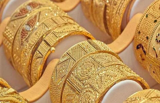Gold price plunges in Pakistan as global prices fall