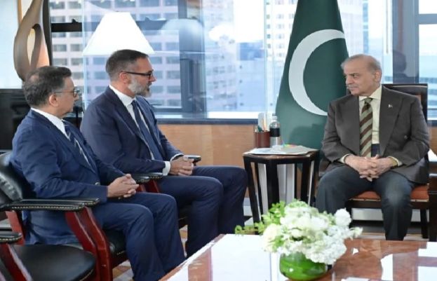 Prince Rahim Aga Khan lauds PM Shehbaz’ efforts for peace
